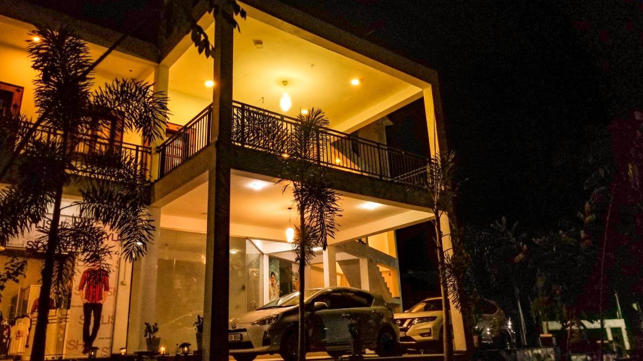 Akoya Pearl Ratnapura Exterior foto