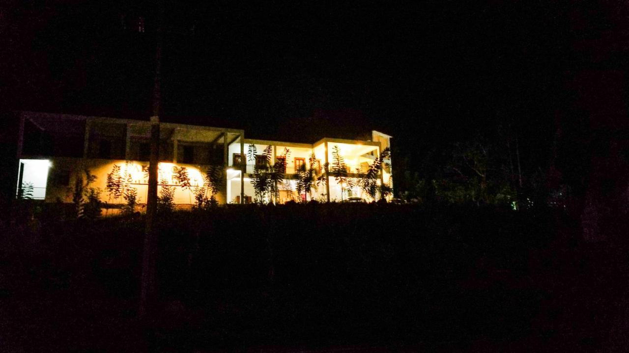 Akoya Pearl Ratnapura Exterior foto